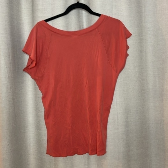 LUCY SCOOP NECK CORAL TEE (XL) - Picture 5 of 5